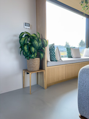 Designový konferenční stolek z masivu. Vyrobeno českou rodinnou firmou SITUS.