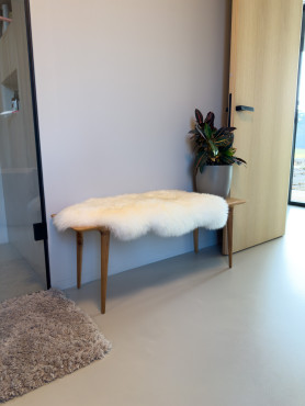 Designová lavice z masivu. Vyrobena českou rodinnou firmou SITUS.