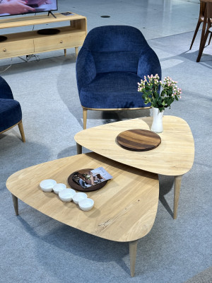Masivní konferenční stolek Handmade vyrobený z jasanového dřeva rodinnou firmou SITUS.