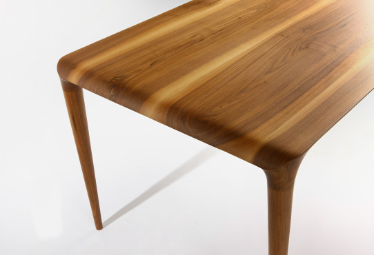 Designový jídelní stůl Figure. Luxusní stůl. Vyrobeno českou rodinnou firmou SITUS.