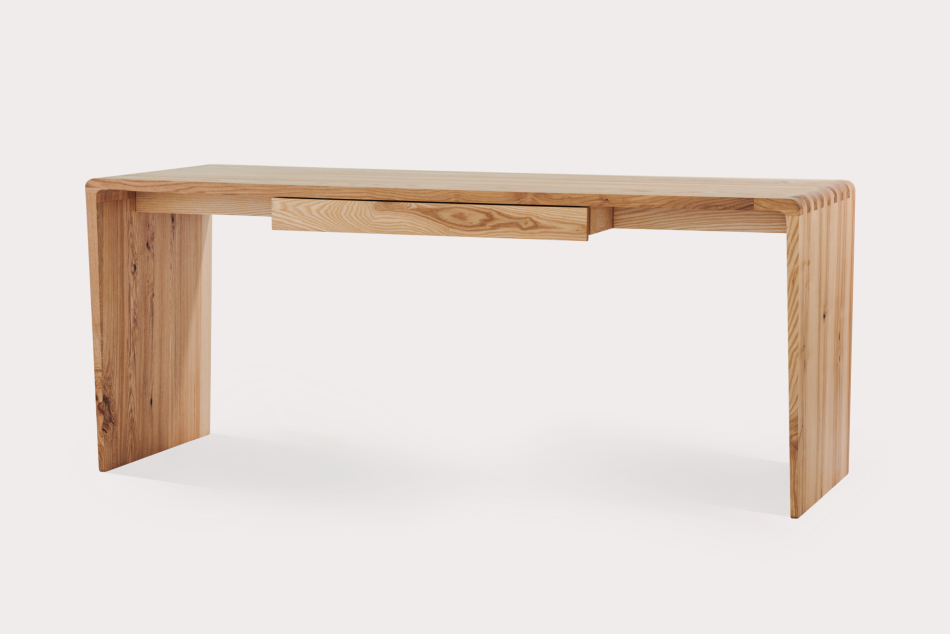 Luxusní designový psací stůl Handmade. Vyroben z masivního jasanu. Ručně dobrušované detaily. Vyrobené českou firmou SITUS.